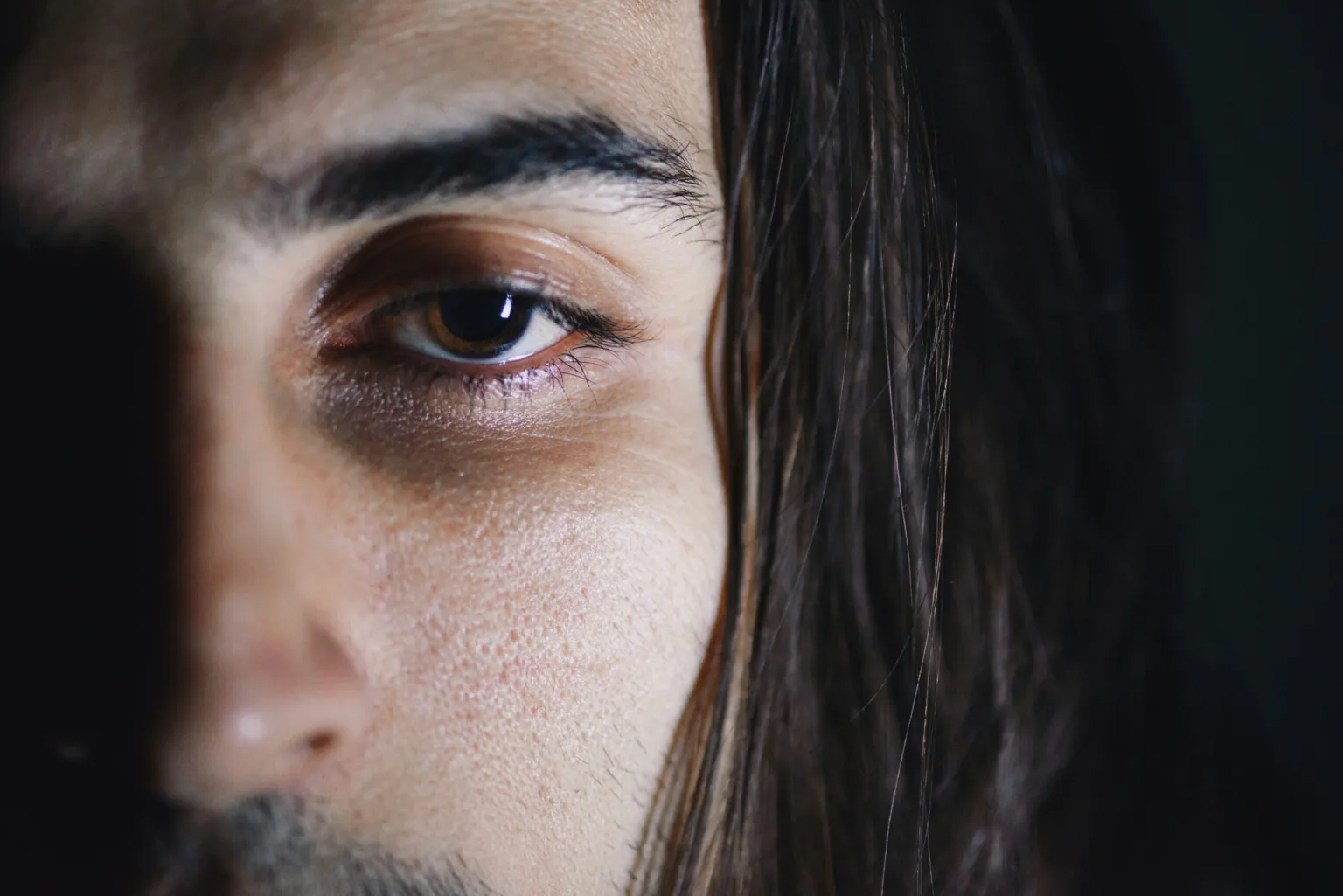 girl with dilated pupils from drugs